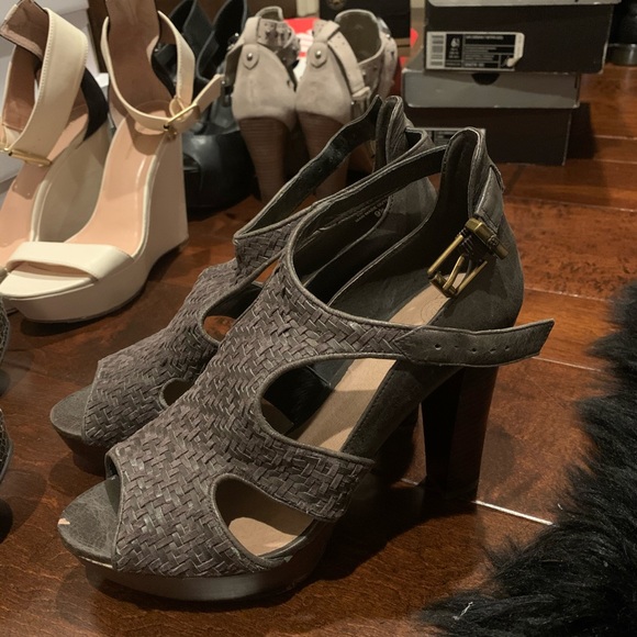 Elliot Lucca Grey taupe block platform heels - Picture 4 of 5